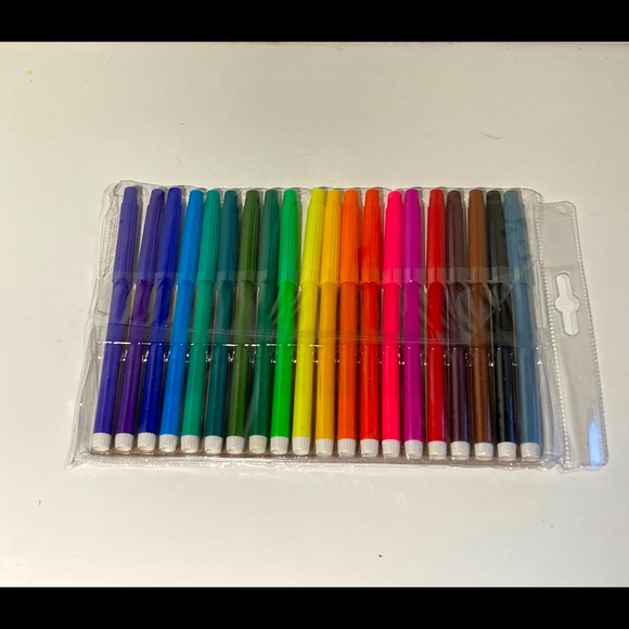 NWT Spider-Man Bundle Giant Sized Marvel Coloring & Activity Book  20 Markers💕 - Picture 4 of 9